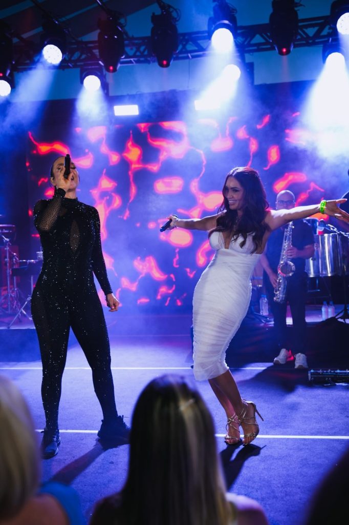 Karinah e Ivete Sangalo cantaram a música 'Eva' juntas